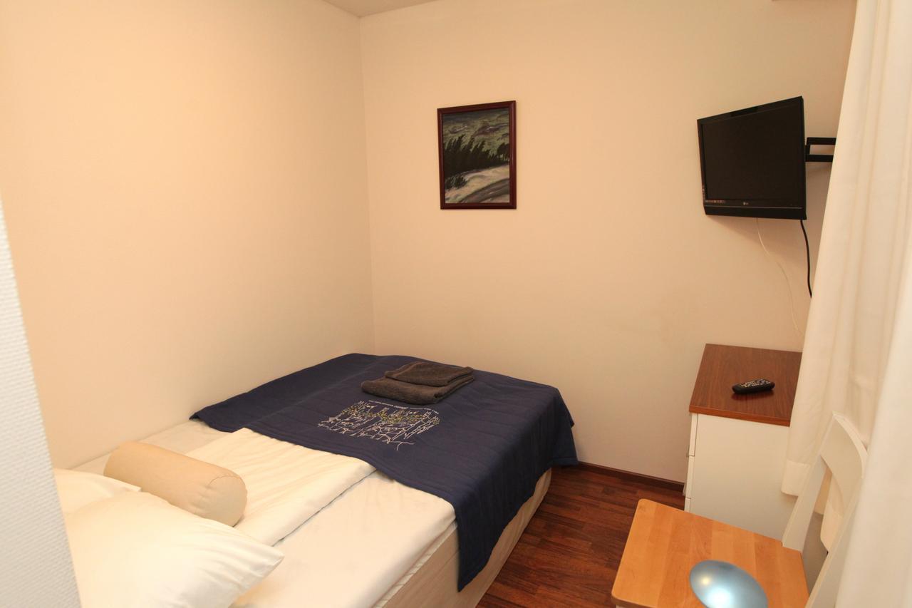 Hotel Urkin Piilopirtti Pinsio Chambre photo